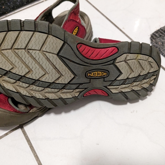 Keen closed toe adventure sandals - Picture 3 of 7
